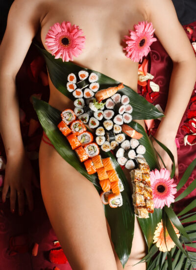 nyotaimori naked body sushi model spread